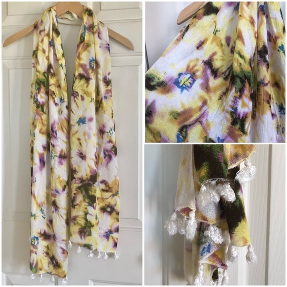 J. Crew Accessories - J Crew blurred print scarf